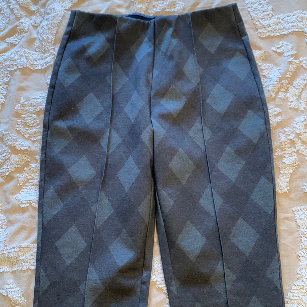 Tahari dress pants - small